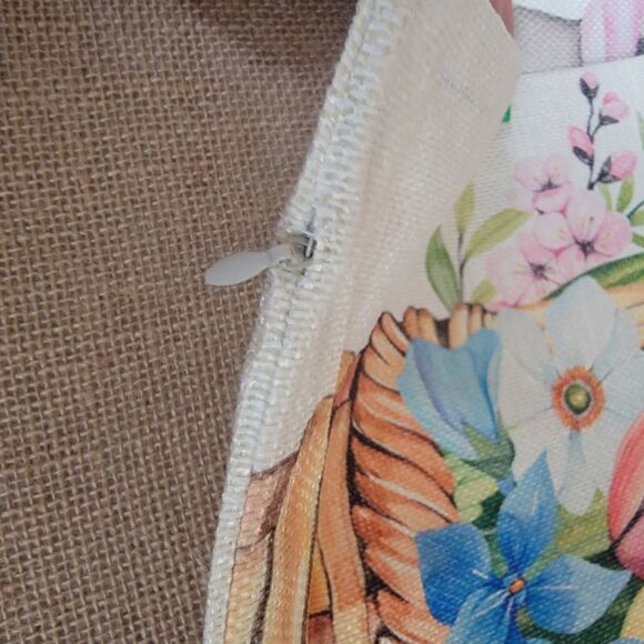 Pair of Canvas Pillow Covers Spring Flowers Basket Vase Watercolor 18x18" New - Picture 5 of 6